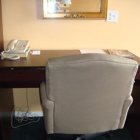 Westwoods Inn & Suites Woodhaven ภายนอก รูปภาพ
