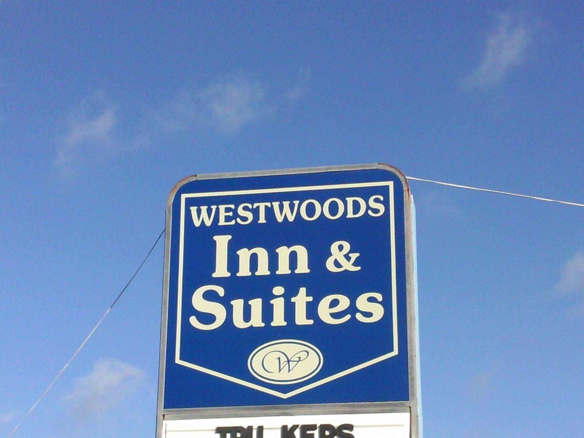 Westwoods Inn & Suites Woodhaven ภายนอก รูปภาพ